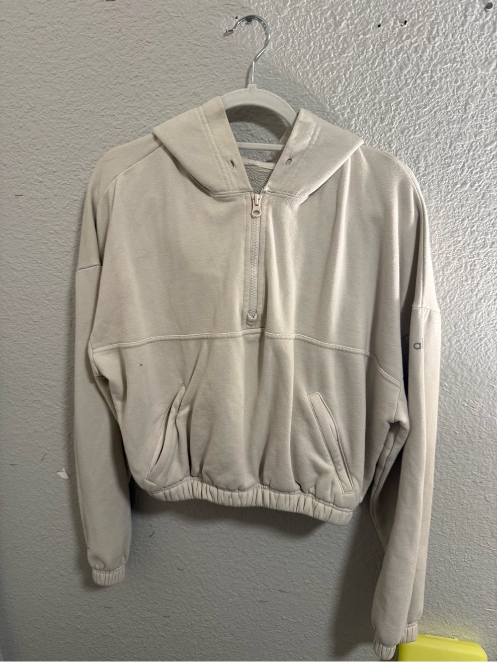 ALO Yoga Cropped Half-Zip Hoodie in Cream